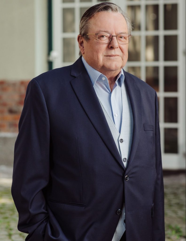 Rechtsanwalt Dr. Helmut Lenz ist Experte im allgemeinen Zivilrecht, Familienrecht und Schadenersatzrecht.